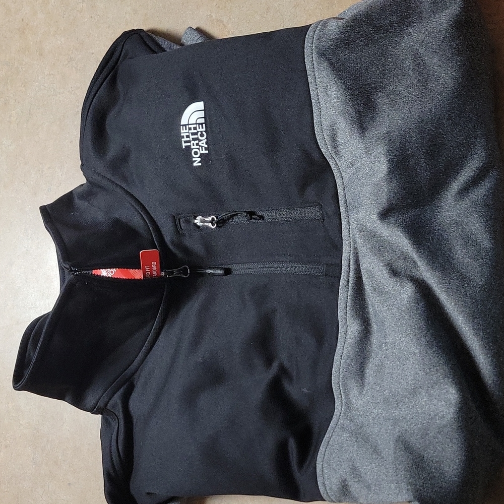 Mens Large North Face pullover - half zip